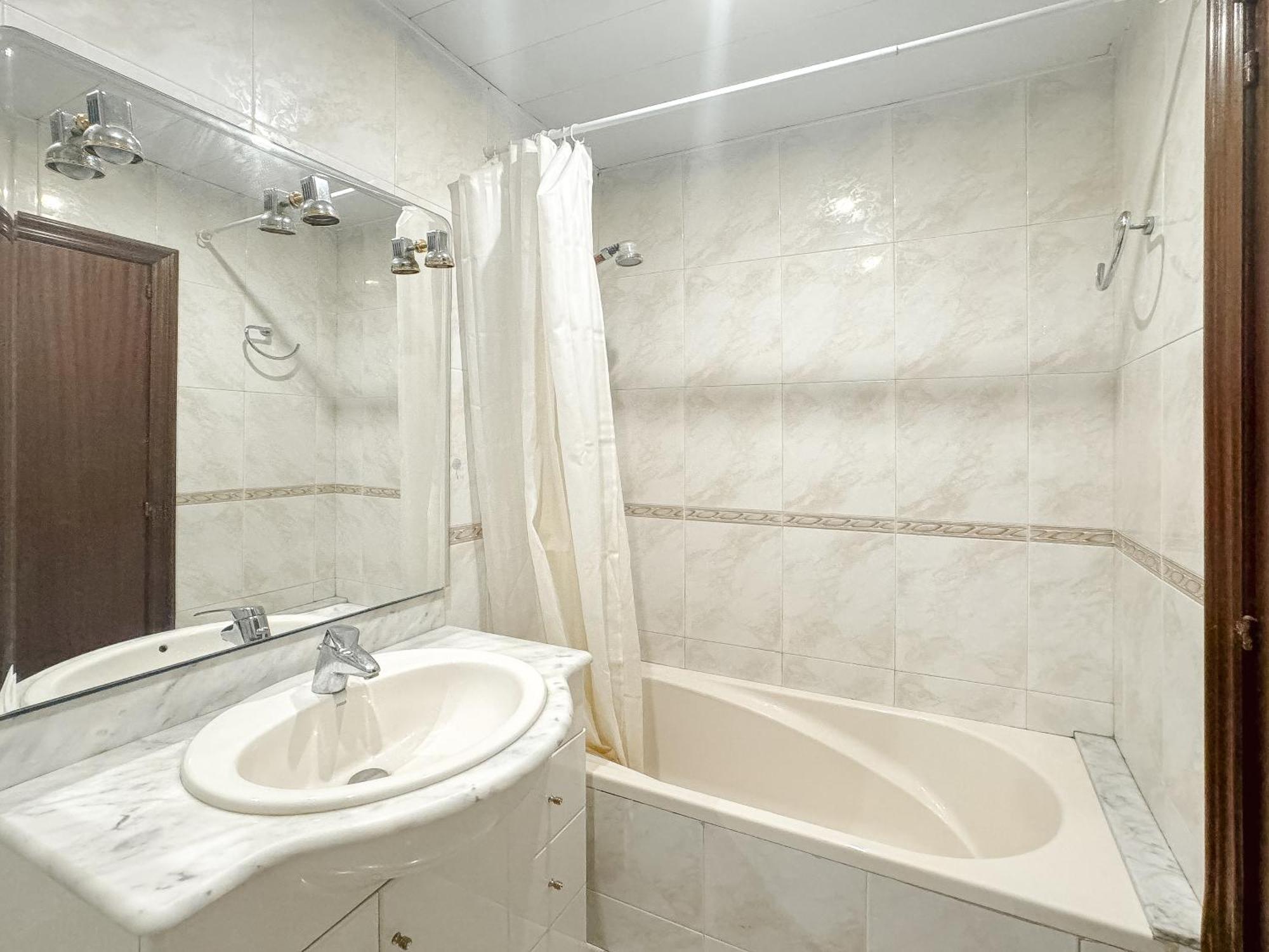 Charming Rooms In Shared Apartment Near Camp Nou Barcelona Eksteriør billede