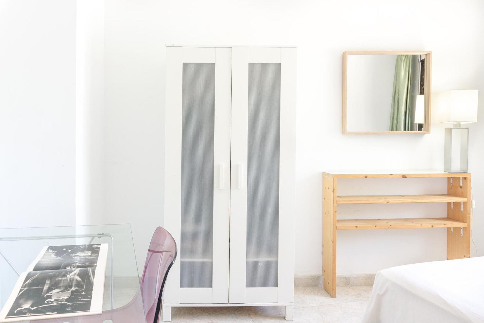 Charming Rooms In Shared Apartment Near Camp Nou Barcelona Eksteriør billede