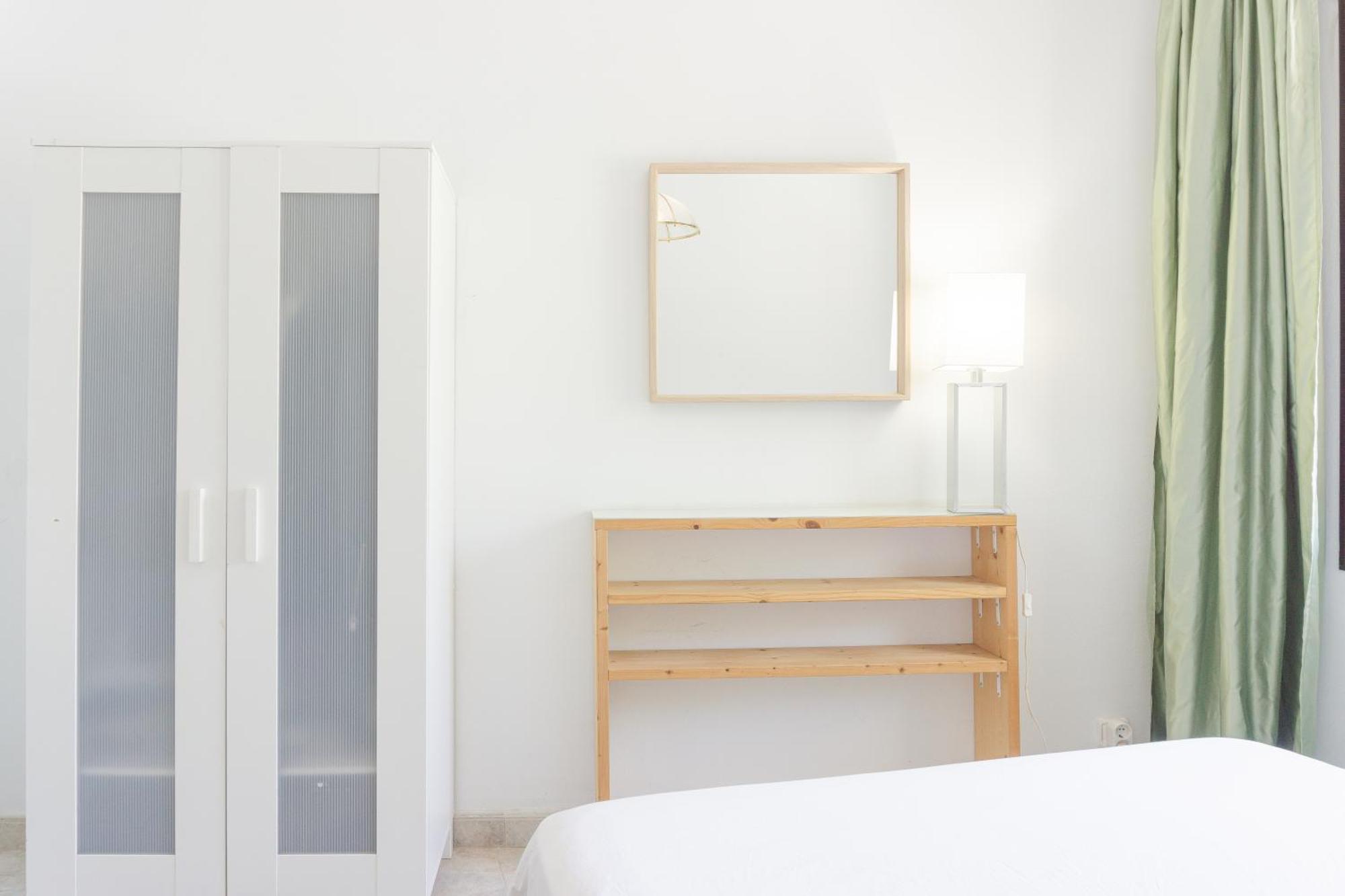 Charming Rooms In Shared Apartment Near Camp Nou Barcelona Eksteriør billede